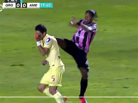 La Patada Voladora Que Metió Ronaldinho