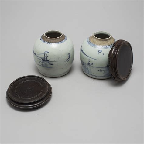 Two Porcelain Jars From China Qing Dynasty 19th Century Bukowskis