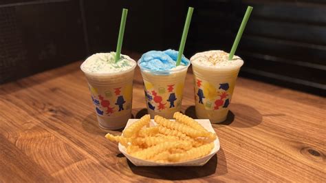 We Tried Shake Shacks Trolls Themed Trio Of Holiday Shakes And Now We