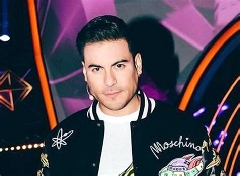 Carlos Rivera Invita A Su Concierto A Mini Fan Ahorradora