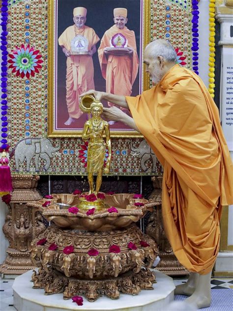 Darshan Smruti Baps Swaminarayan Temple Mandir Daily Darshan