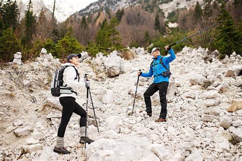 How To Use Trekking Poles? – FREEMOVE