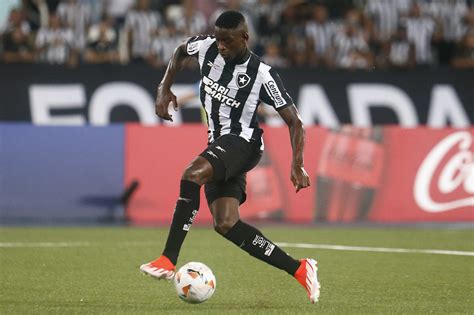 Botafogo x Vitória confira as prováveis escalações e onde assistir ao