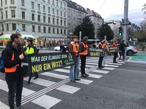 Letzte Generation blockierte erneut Straßen in Wien Österreich