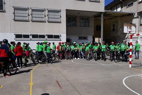 Alumnos Y Profesores Del Bergidum Flavium De Cacabelos Recaudan Fondos