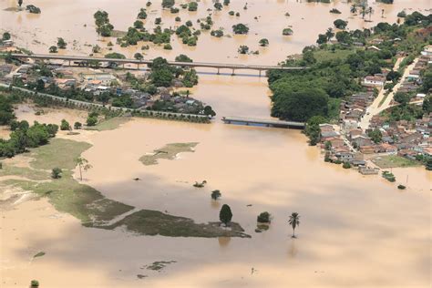 OAB e bombeiros recebem doações para vítimas das enchentes na Bahia