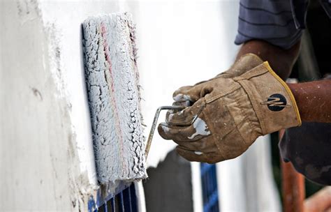 Fassade streichen Schritt für Schritt erklärt