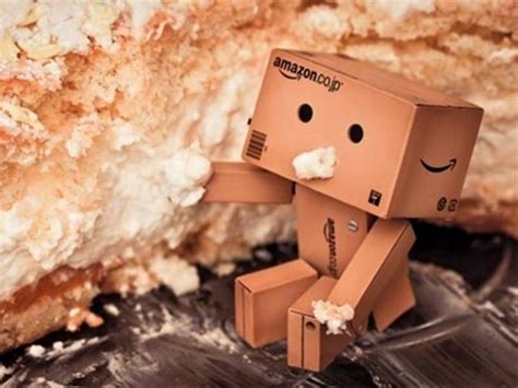 Pin By Char Lund On Danbo Box Life Danbo Eat Cake Cardboard Robot