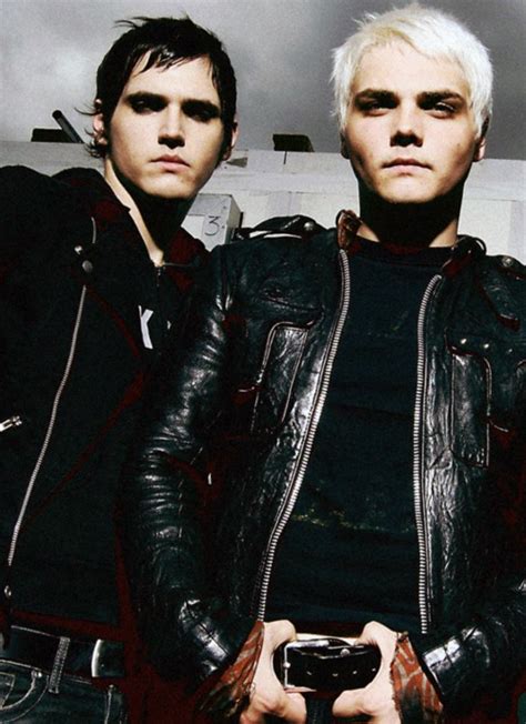 Mikey And Gerard Way My Chemical Romance Gerard Way Emo Bands Music