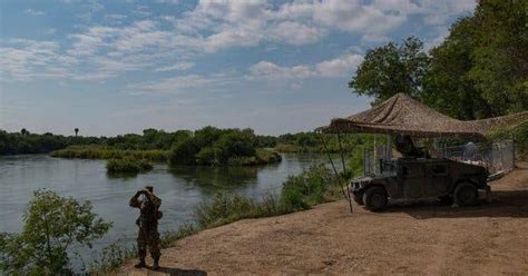 Agentes de Texas tienen la orden de empujar niños al Río Bravo MCV