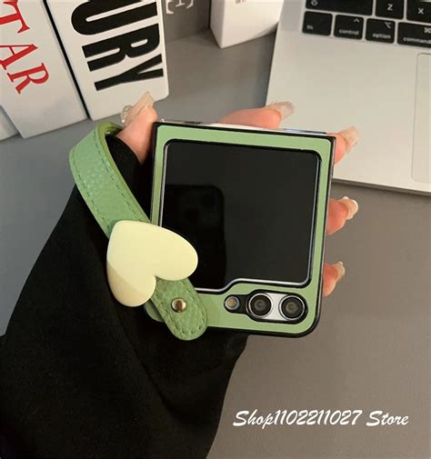 Luxury Korean Cute 3d Love Heart Wrist Strap Bracket Green Case For Galaxy Z Flip 5