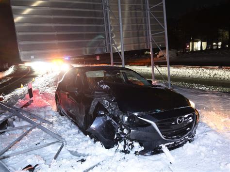 Domat Ems GR Bei Unfall Auf Der A13 In Verkehrsteiler Geprallt