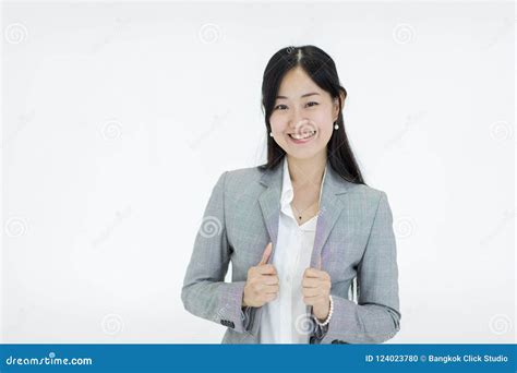 La Belle Fille Asiatique Avec De Longs Cheveux Semble Le Bon Smil