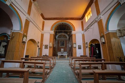 Marche La Chiesa Diroccata Tra Le Macerie Spunta La Vegetazione