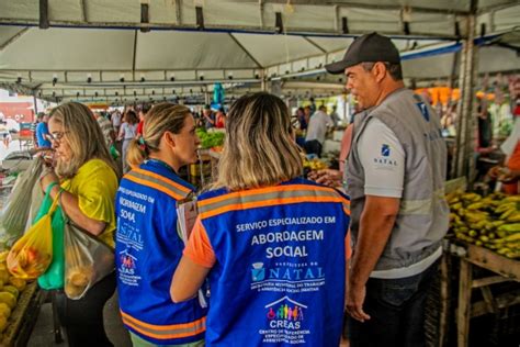 Semtas e Semsur fazem ação de combate ao trabalho infantil na feira de