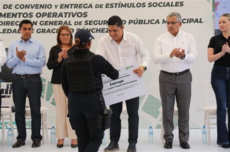 RGC realiza entrega de estímulos y reconocimientos a policías en