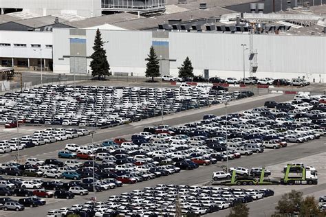 Los Coches Sin Acabar Desbordan Volkswagen Navarra