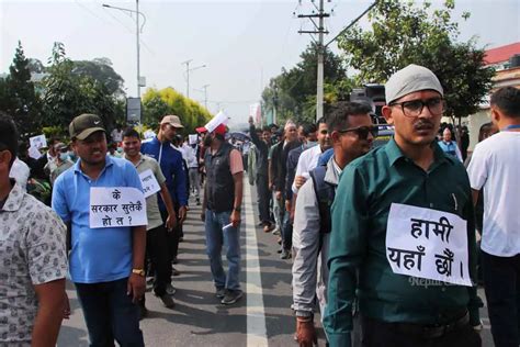 आन्दोलनरत स्थानीय तहका कर्मचारीलाई सरकारले वार्तामा बाेलायाे