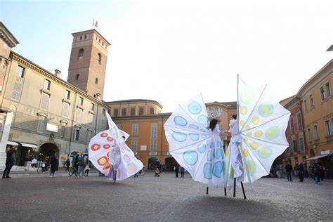 Coriandoli E Sorrisi Per Il Marted Grasso In Centro A Reggio Emilia