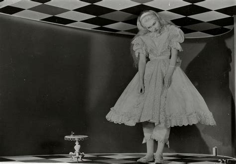 Alice Growth Big Black And White Movie Alice In Wonderland Disney Alice