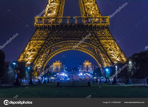 Night View Part Eiffel Tower – Stock Editorial Photo © MargaritaGlotova #315624426