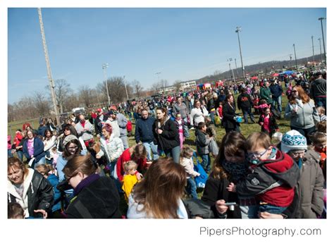 Egg Hunt Fun In Lancaster Ohio Megahunt Put On By Crossroads Tv