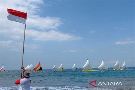 Lomba Perahu Layar Selat Bali Antara News