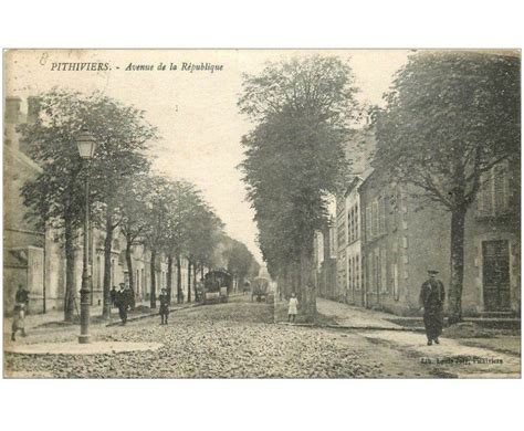 carte postale ancienne 45 PITHIVIERS Avenue de la République avec