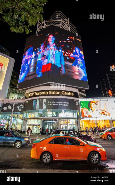 Toronto Yonge Dundas Square Hi Res Stock Photography And Images Alamy