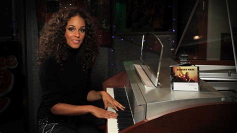 alicia keys with piano | Alicia keys, Record producer, Key