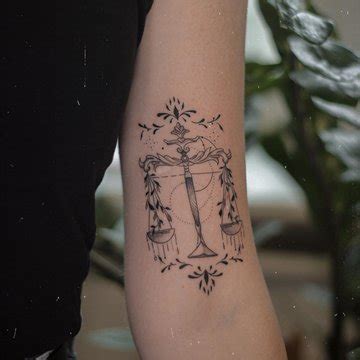 Tattoo Mit Dem Tierkreiszeichen Waage Symbolik Optimale Platzierung