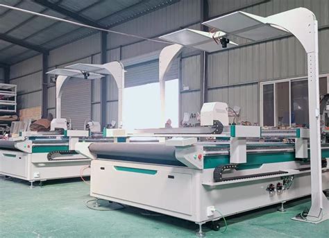 Cnc Oscillating Knife Cutting Machine With Automatic Feeding