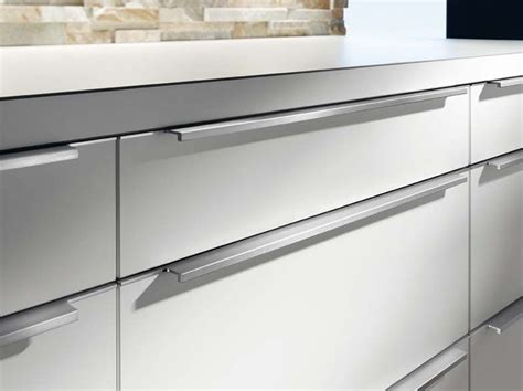 I Like The Handles Kitchen Drawers Have Discreet Aluminium Handle Strips In Stainless St