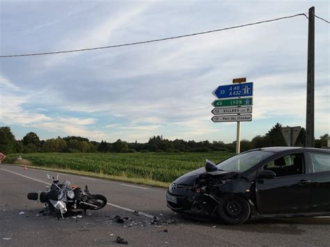 Ain Violente Collision Entre Une Moto Et Une Voiture Sur La Rd