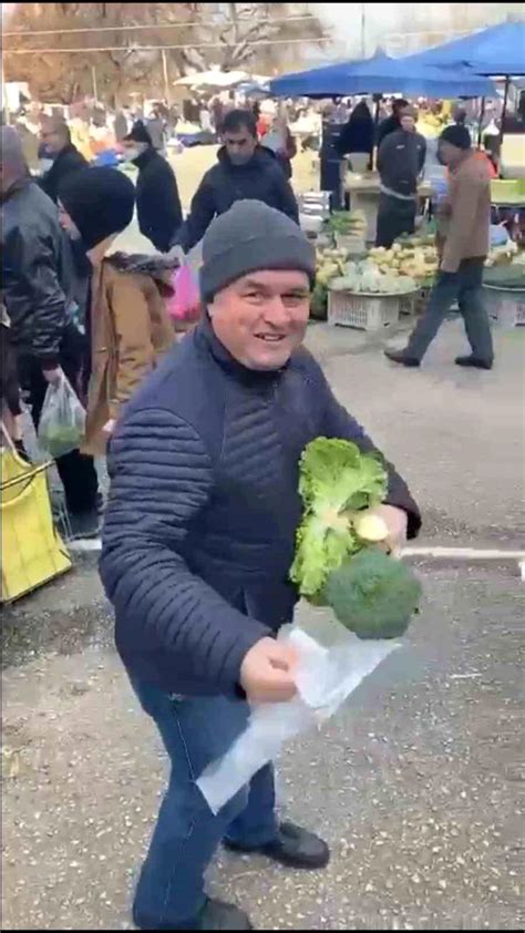 Bursa Da Hay Rsever Vatanda Pazar Tezgah Ndaki R Nleri Vatanda Lara