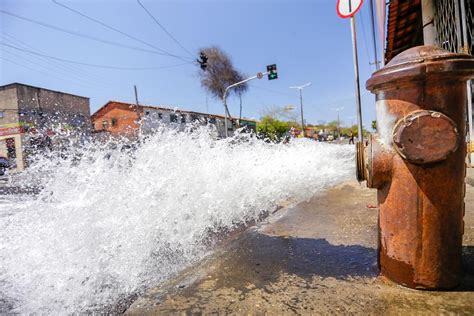 Vazamento de água causa transtornos a moradores no bairro Real Copagre