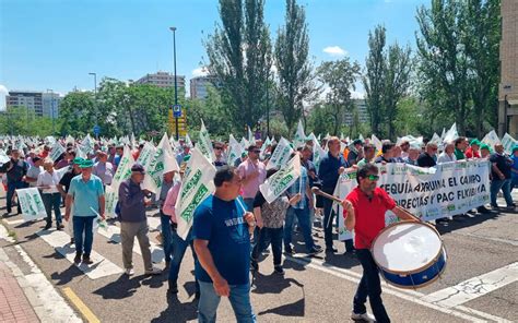 Miles De Agricultores Salen A La Calle A Pedir Ayudas Por Mil Millones