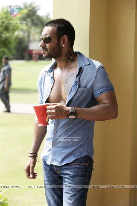 Ajay Devgn : Ajay Devgan in the movie Golmaal 3 (98159)