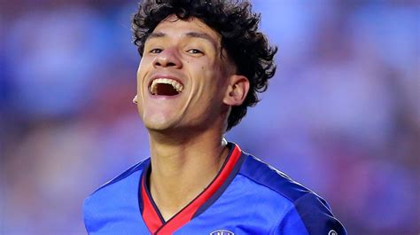 Cruz Azul Leyenda De La Máquina Se Rinde Ante La Actuación De Uriel