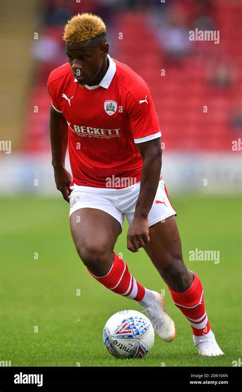 Barnsley's Mamadou Thiam Stock Photo - Alamy