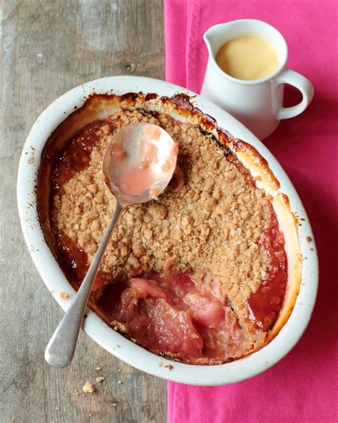 appledrane: Rhubarb crumble