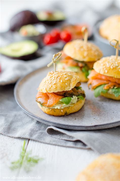 Selbstgemachte Mini Lachs Burger Mit W Rziger Meerrettich Guacamole