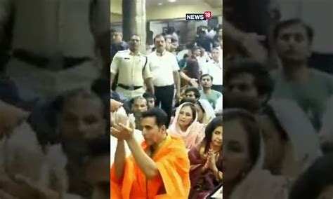 Akshay Kumar And Cricketer Shikhar Dhawan Offer Prayers At The