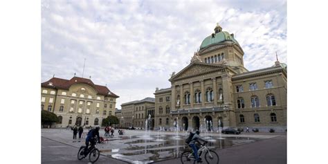 Suisse Le Parlement Vote L Interdiction De Tout Symbole Extr Miste