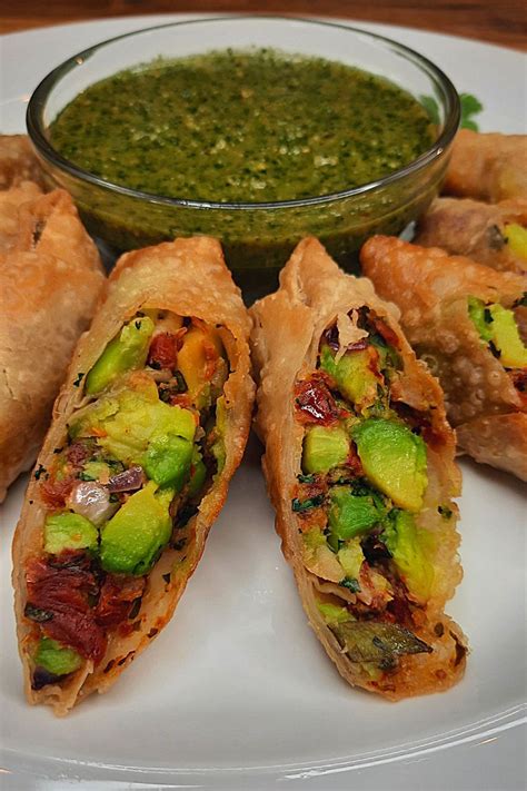 THE CHEESECAKE FACTORY Avocado Eggrolls With Tamarind Cashew Dipping