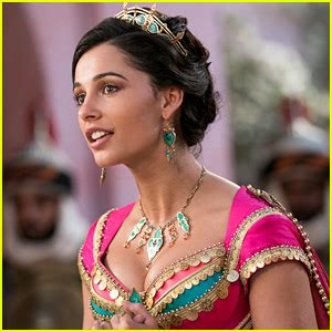 Listen to Naomi Scott Sing Jasmine’s ‘Speechless’ Song in ‘Aladdin’ Remake! | Aladdin, Music ...