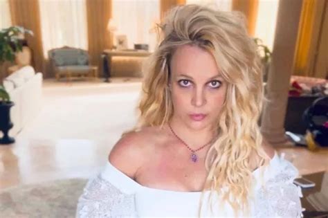 Britney Spears Worries Fans As She Shares Naked Bath Photos And Writes