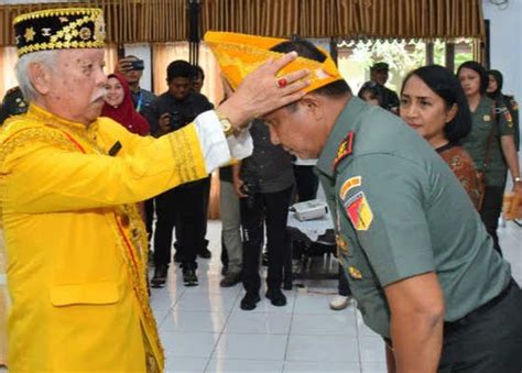 Pangdam Xiii Mdk Disambut Bupati Dan Dinobatkan Sebagai Sesepuh Adat