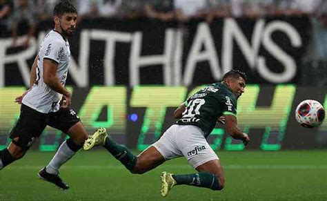 Corinthians e Palmeiras empatam em jogaço muita chuva e show de