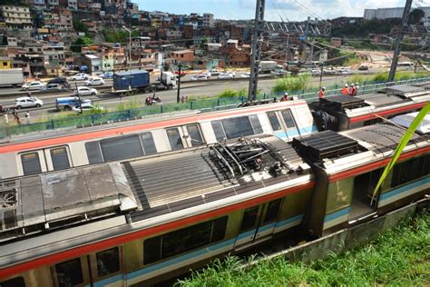 Trens envolvidos em acidente no metrô de Salvador começam a ser removidos